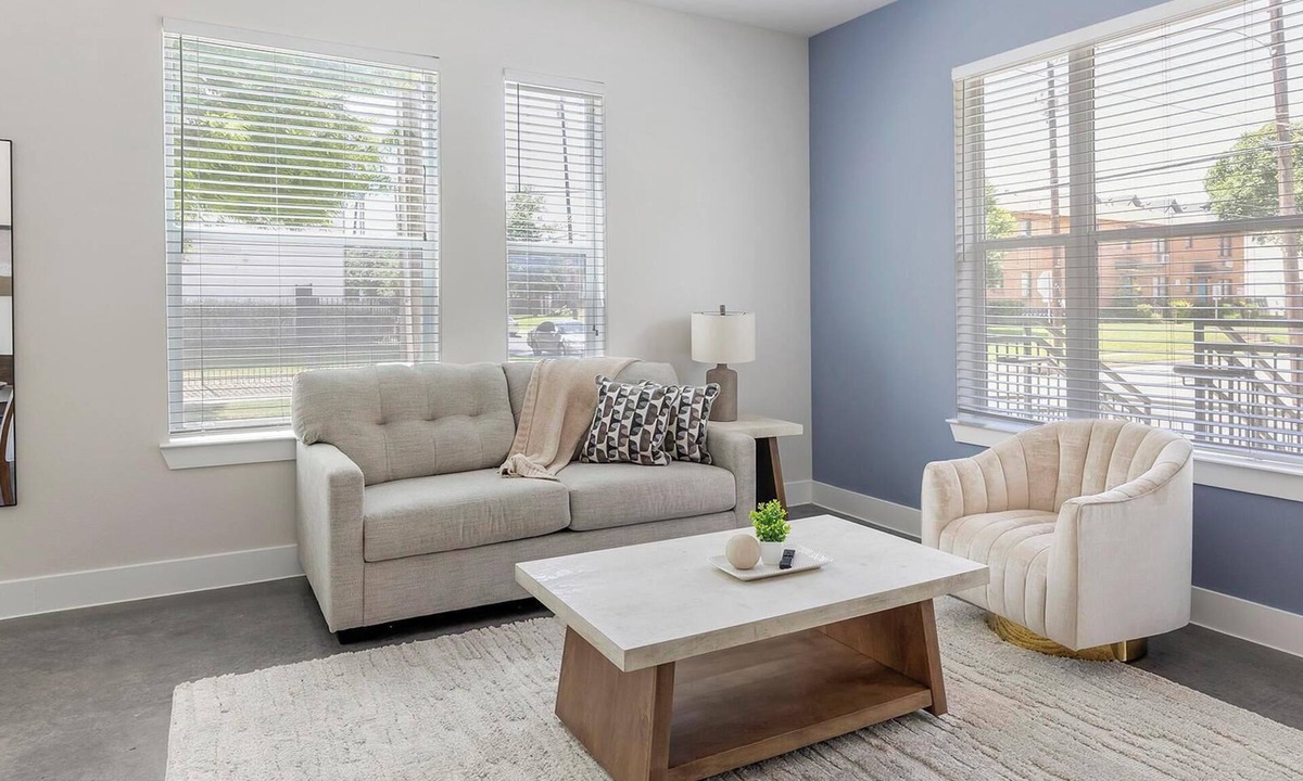 Old East Dallas Apartment | Landing | Spectacular 2BD, Clubhouse, Gym