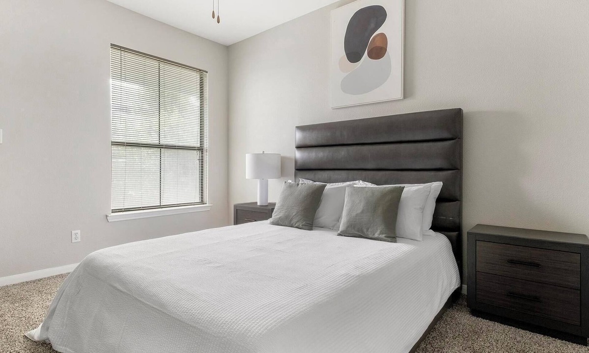 Briarforest Apartment | Landing | Stunning 1BD, Gym, Pool