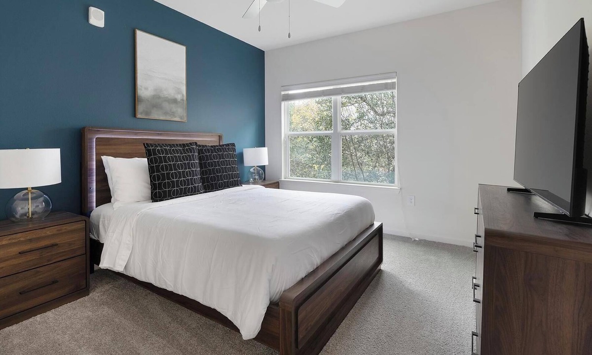 McNeil Apartment | Landing | Stunning 1BD, Yoga Studio, Gym