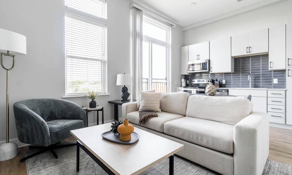 Downtown Apartment | Landing | Stunning Studio, Gym, Yoga Studio