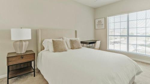 Southbelt/Ellington Apartment | Landing Stylish 1BD Clubhouse Pool