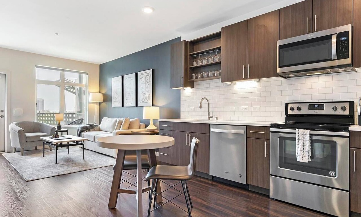 George Bush Park/Eldridge Apartment | Landing | Stylish 2BD, Gym, Game Room