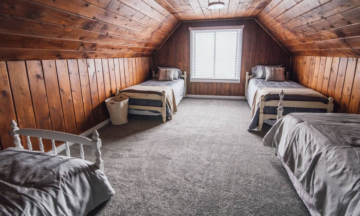 Ashton House | Large cozy cottage surrounded by adventures for the whole fam!