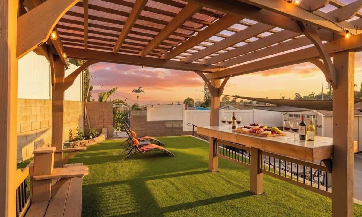 Lemon Grove House | Large Home, Hot Tub, Firepit, BBQ, Attached Studio
