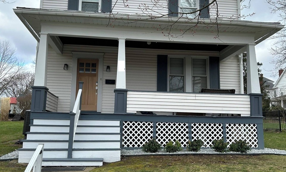 Ligonier House | Large home, walk to center of town, historic attractions and specialty shopping!
