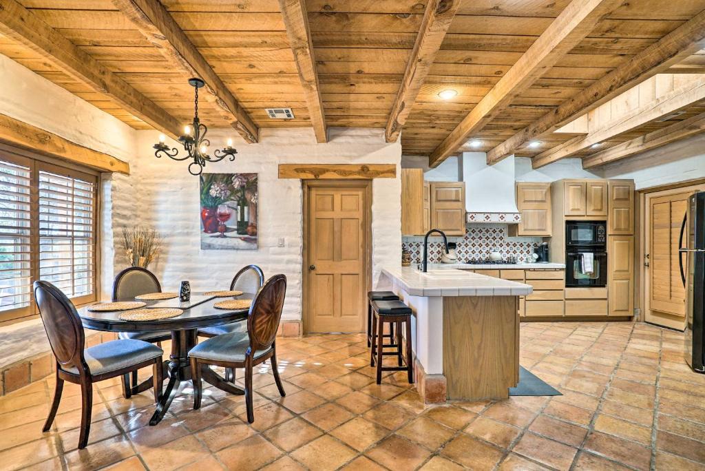 Mesilla Park House | Las Cruces Home La Casa Blanca with Courtyard