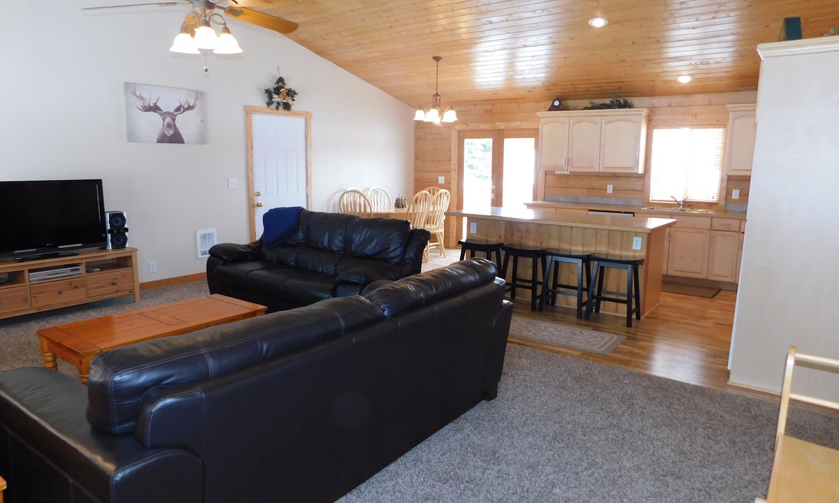Island Park Cabin | Lazy Bear Cabin is a 3 bedroom/2 bath within 25 minutes of YNP