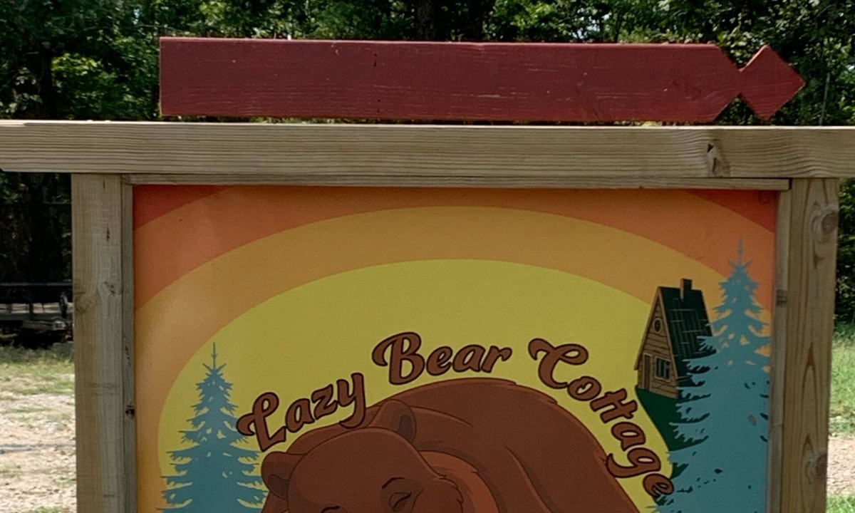 Ozone Cottage | Lazy Bear Cottage with Beautiful view and Fiber Internet!
