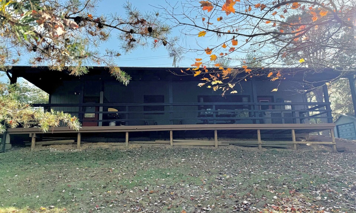 South Bloomingville Cabin | Lazy Lane Cabins - Blue Jay