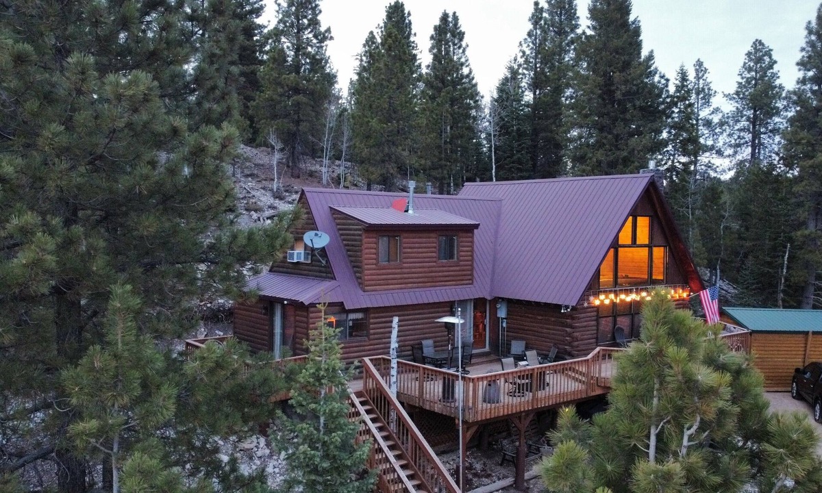Duck Creek Village Cabin | Leave All Your Troubles Behind When You Stay At The Starry Night Cabin