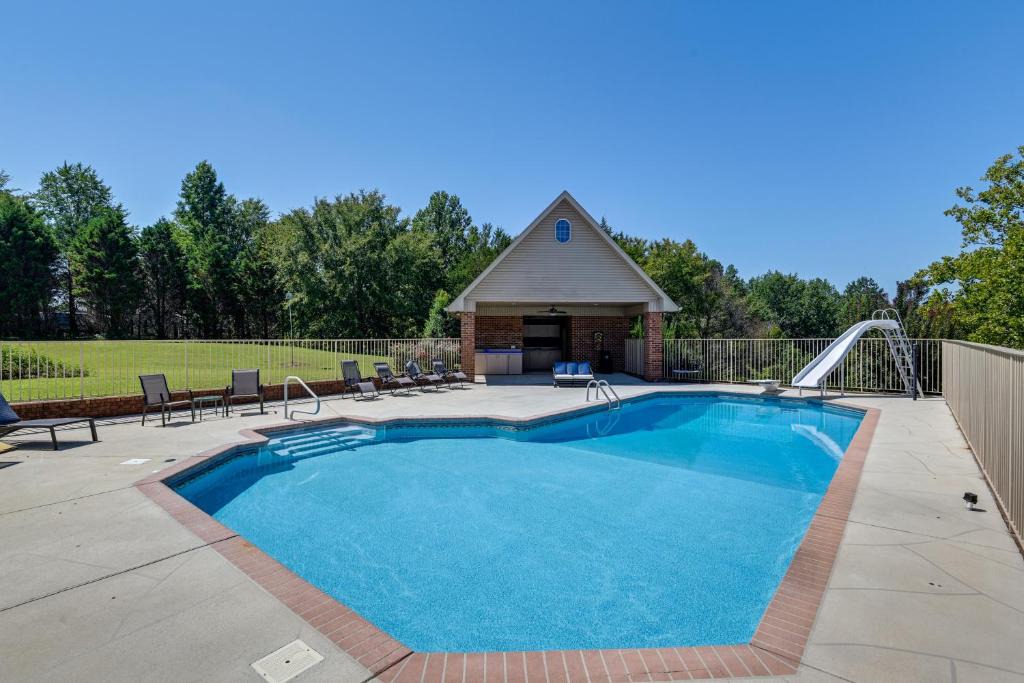 Lebanon House | Lebanon Family Getaway with Pool, Bikes and Trails!
