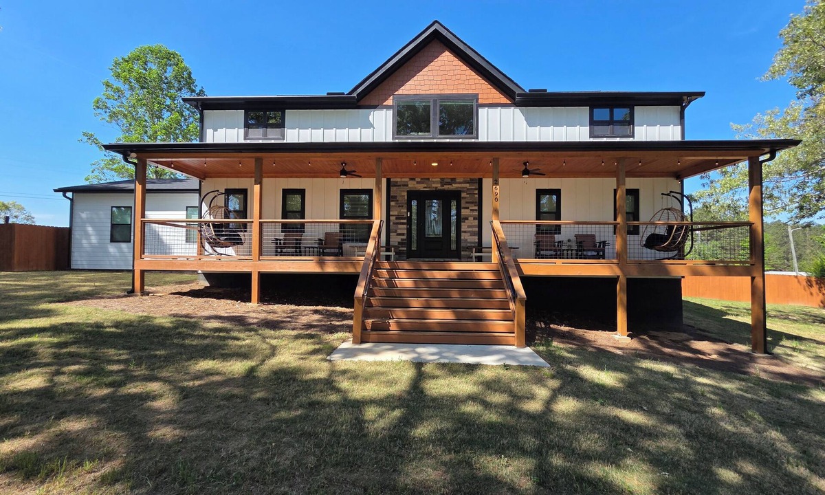 Toccoa House | LED Mini Golf-Disc Golf-Hot Tub-Arcades-PT & More