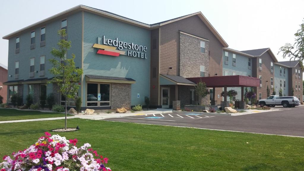 Billings Hotel | Ledgestone Suites Hotel Billings