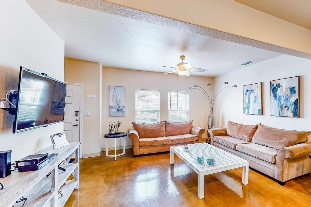 Corpus Christi House | Leeward Bay 15014