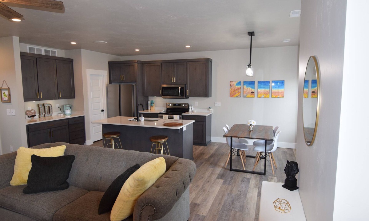 Ammon House | Lemon Sunburst - Family Friendly Property