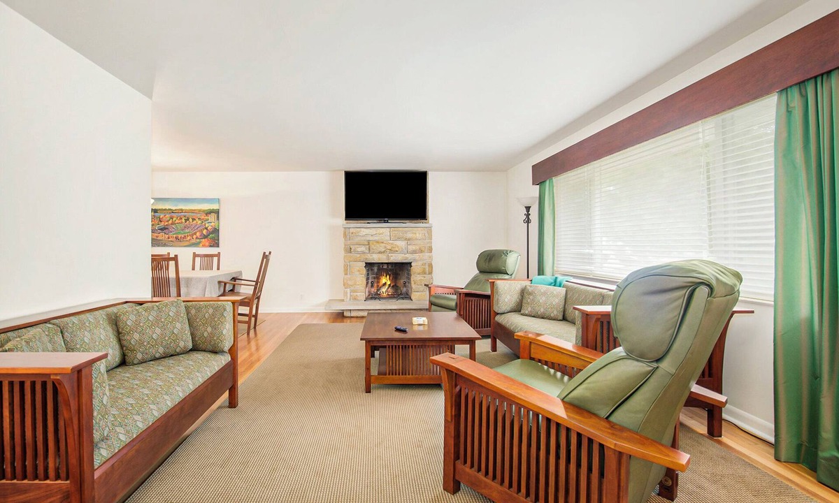 Harters Heights House | Less than 1 block to Notre Dame! Sleeps 14