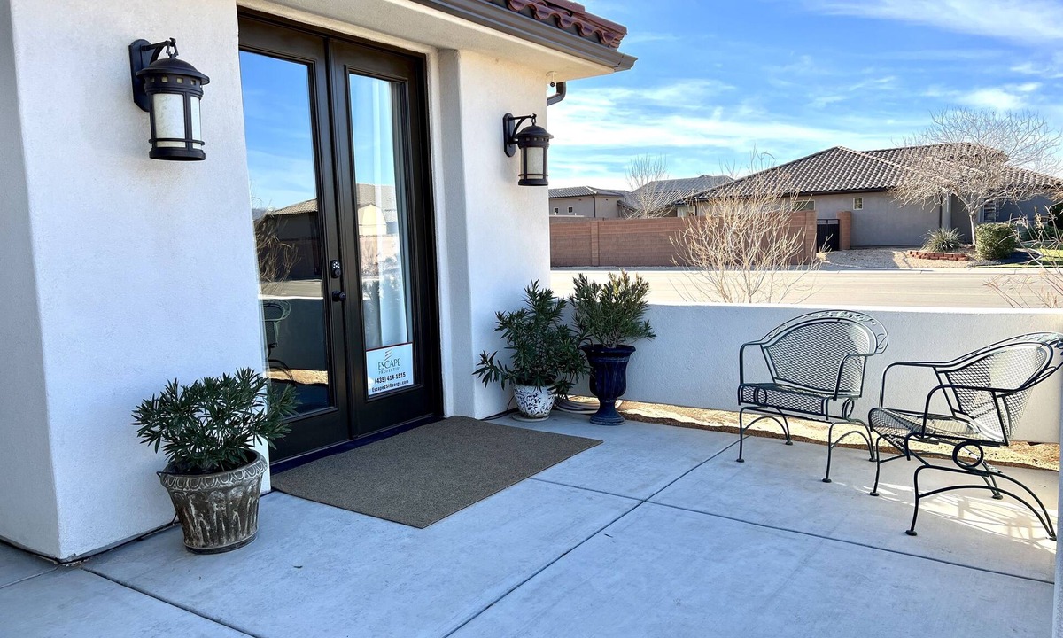 Hurricane House | Lil` Hacienda | Casita w/Hot Tub, Kayaks & Paddleboards | 1 Bed, 1 Bath - 5 Min from Sand Hollow!