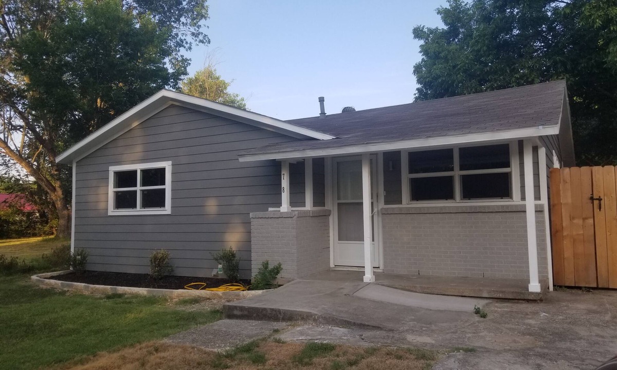 Central Arlington House | Little House by Cowboy Stadium