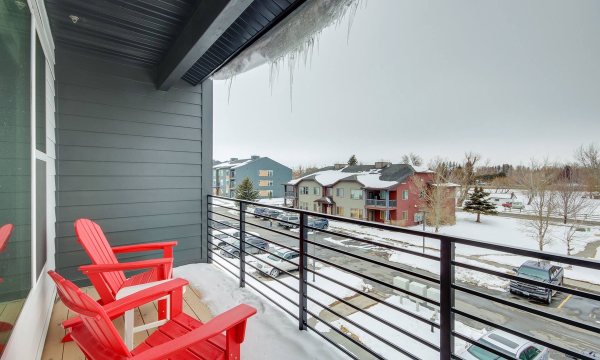 Livingston Condo | Livingston Condo w/Balcony - 2 Mi to Downtown!