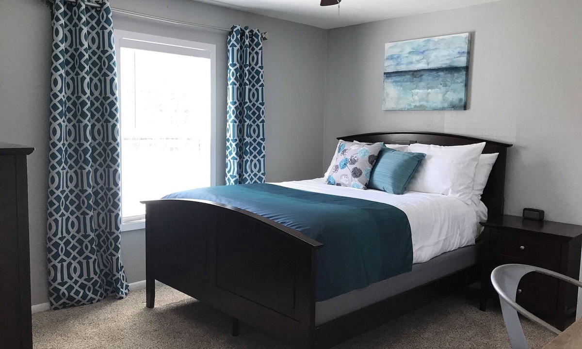 Cottonwood House | Located in Historic Old Town Cottonwood only 1 block from Main Street