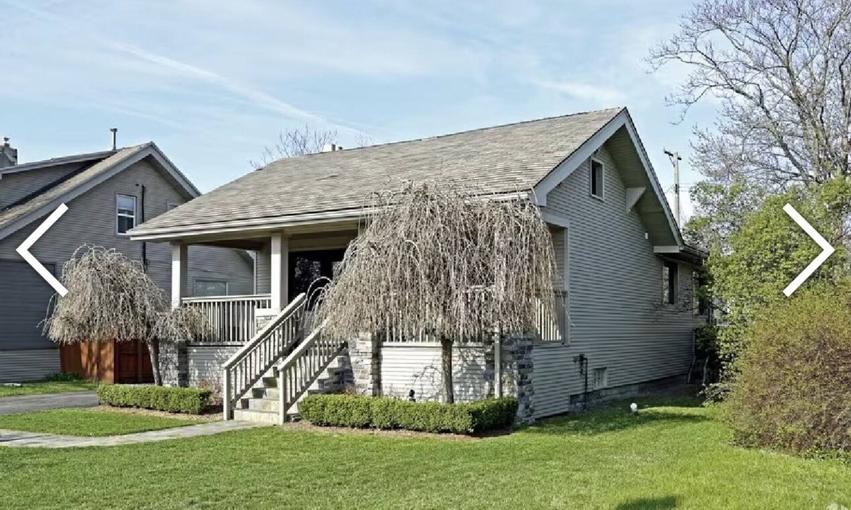 Royal Oak House | Located right on Main Street and walkable to all the great RO restaurants