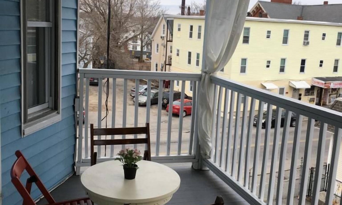 Highlands House | location location .04 mile city center 5Br/1 Full Baths, wifi, Netflx-freePARK