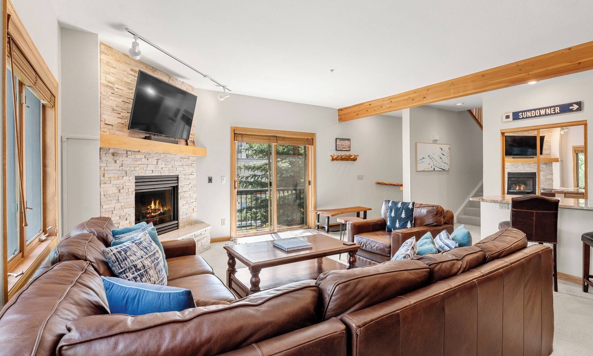 Four O'Clock House | Location! Walk To Town. Hike or Ski in/Out!