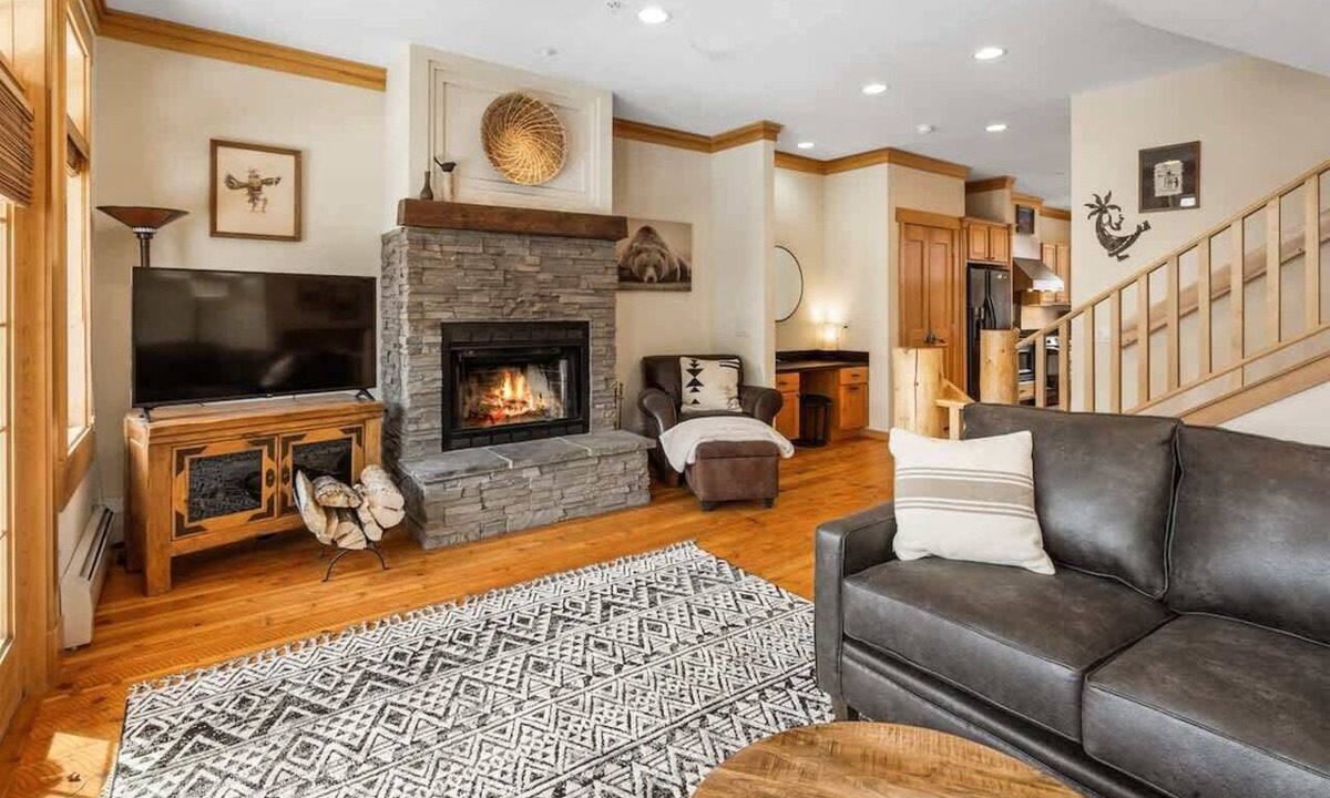 Big Sky Meadow Village Condo | Lodge-style Condo in the Heart of Big Sky