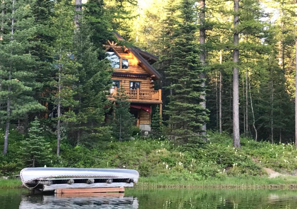 Columbia Falls House | Log Cabin on Spoon Lake Near Glacier National Park
