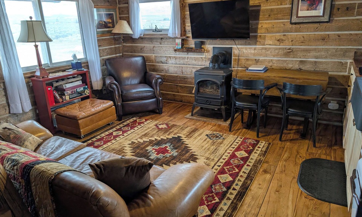 Clark Cabin | Log Cabin Sleeps 2-7 Base of Beartooth Mtn Near Cody WY & Yellowstone Natl Park