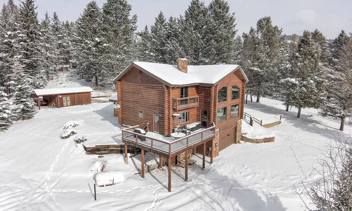 Moran House | Log Home with View of the Buffalo Valley, Family Holiday Pricing Promotions