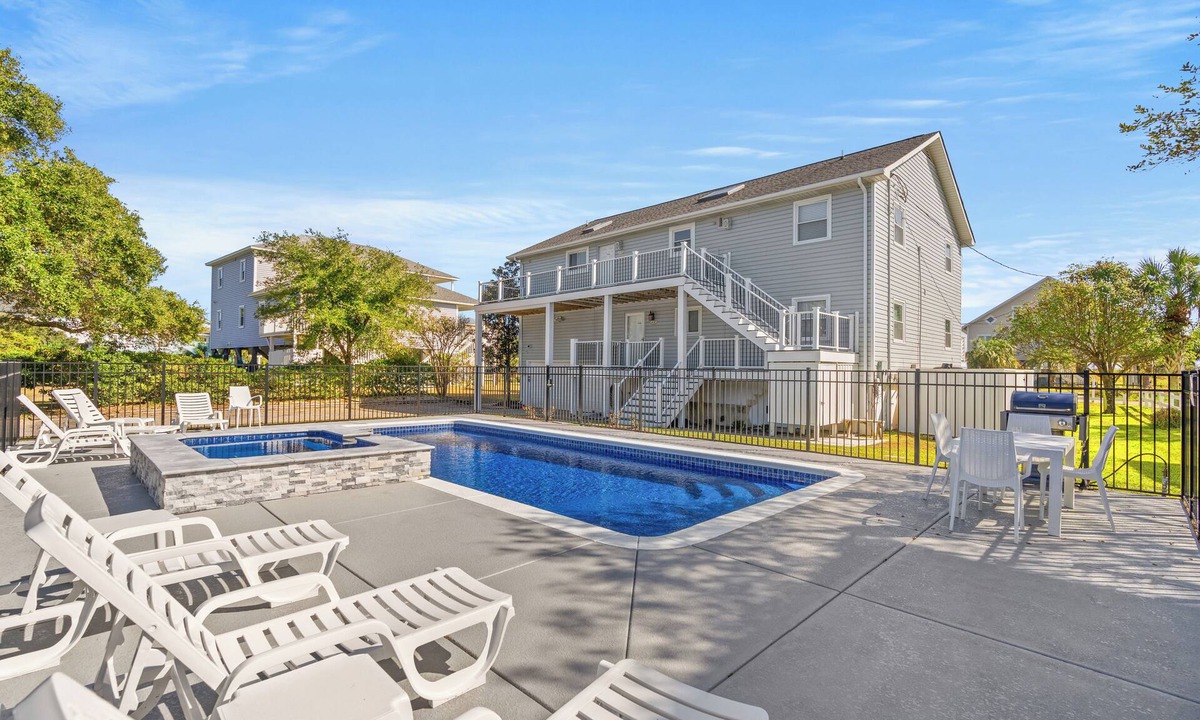 Long Bay Estates Apartment | Long Bay Duplex Upper Unit by the Beach