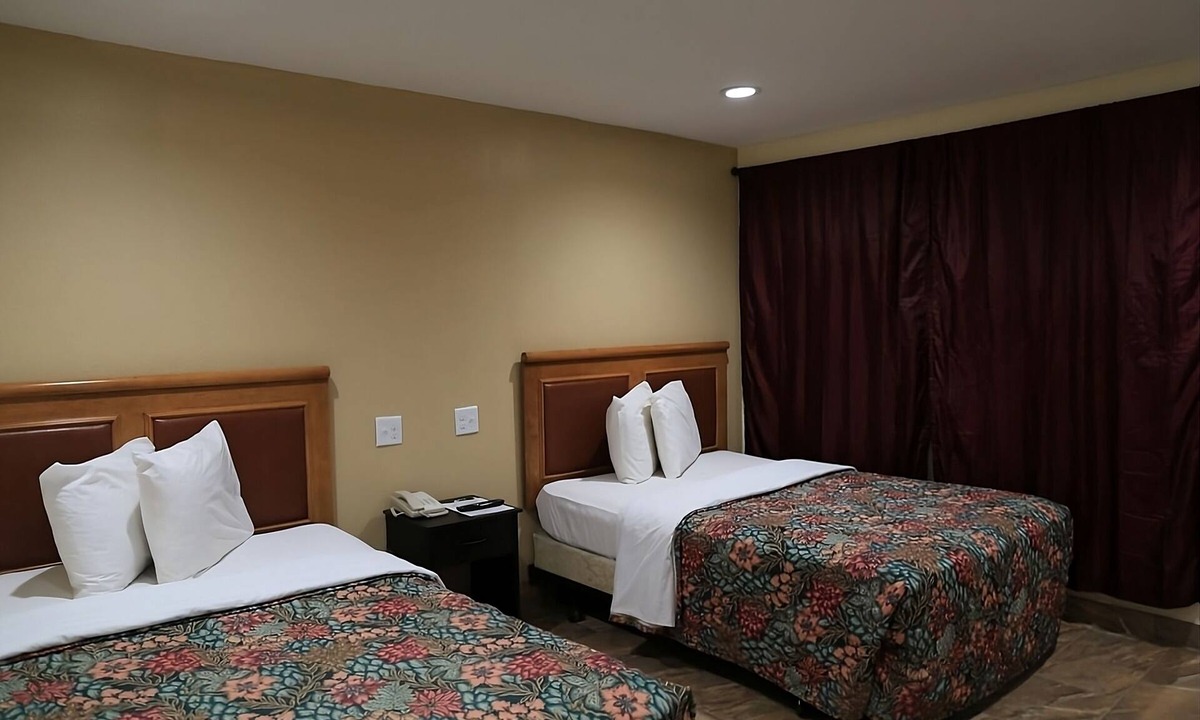 Beeville House | Look No Further! 2 Convenient Units, Free Parking, Pet-Friendly