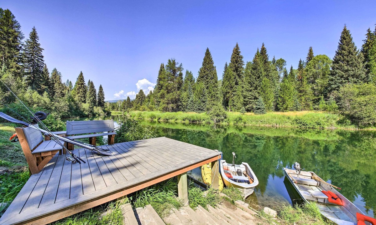 Troy House | 'Loose Moose Lodge' - 31 Acres on Yaak River!