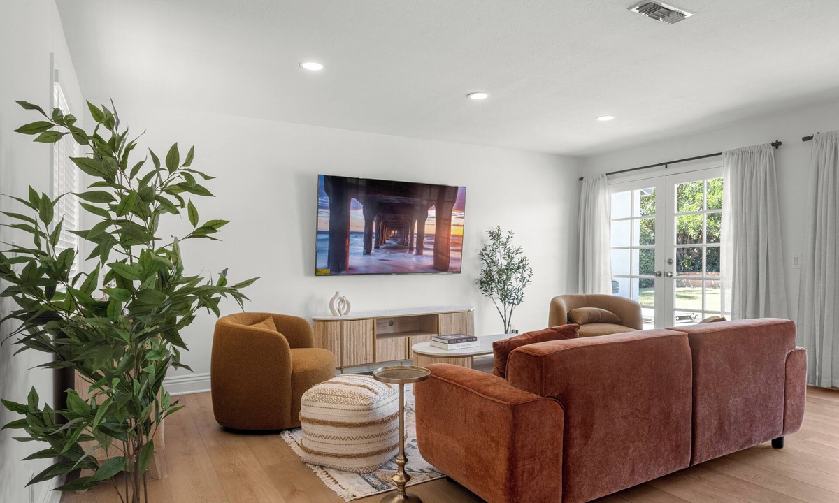 West Hills House | Lovely 3-bedroom house with AC in Canoga Park