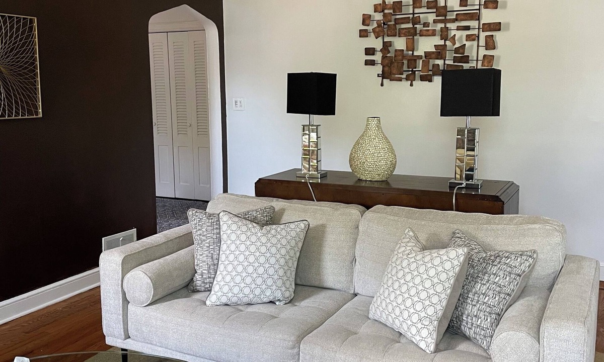 Teaneck House | Lovely 4-bedroom house in Teaneck - 3 mins walk to bus, 20 mins drive NYC.