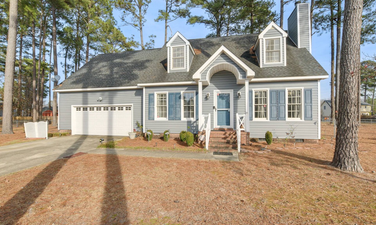 Fayetteville House | Lovely Fayetteville Home: Deck & Fireplace!