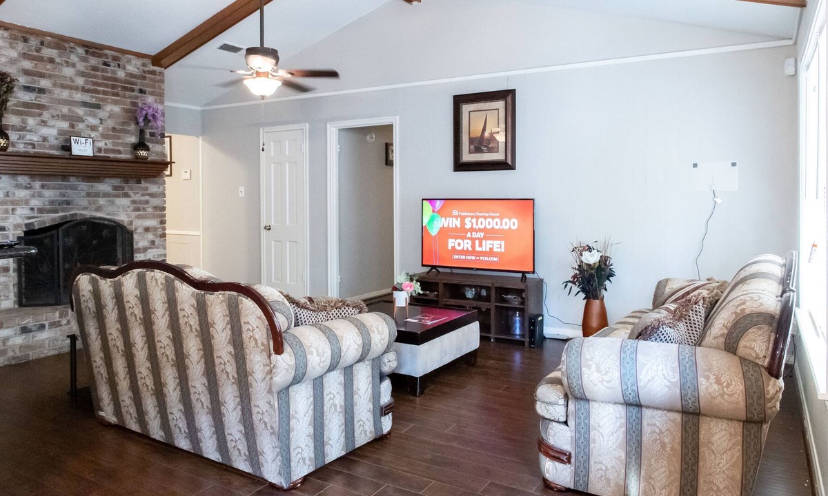Briarforest House | Lovely Four Bed Room House located in the Energy Corridor. Close to everything!