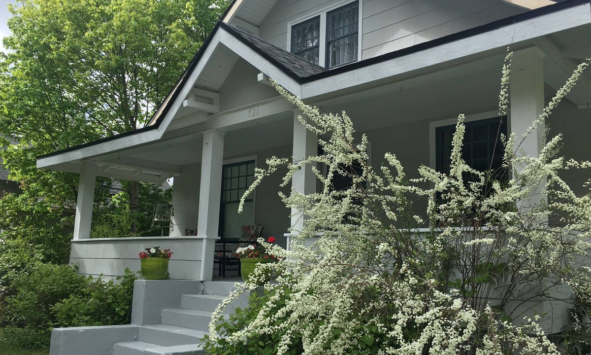 Garden District House | Lovely garden district home just a minute away from downtown!