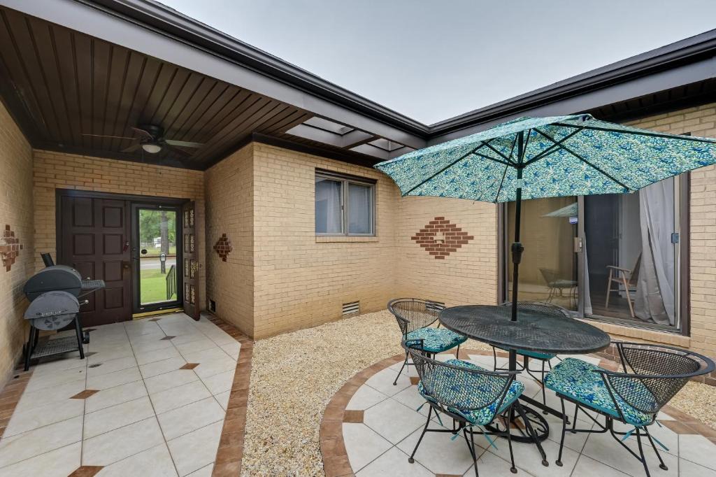 Goldsboro House | Lovely Goldsboro Home w/Yard & Grill!