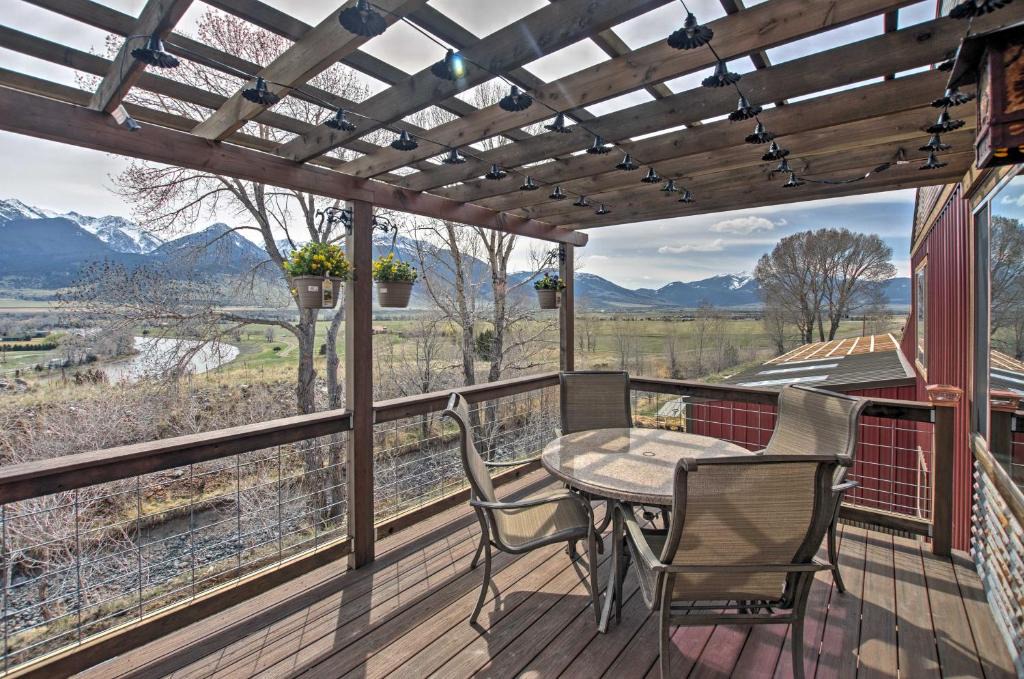 Livingston Apartment | Lovely Livingston Loft with Mountain and River Views!