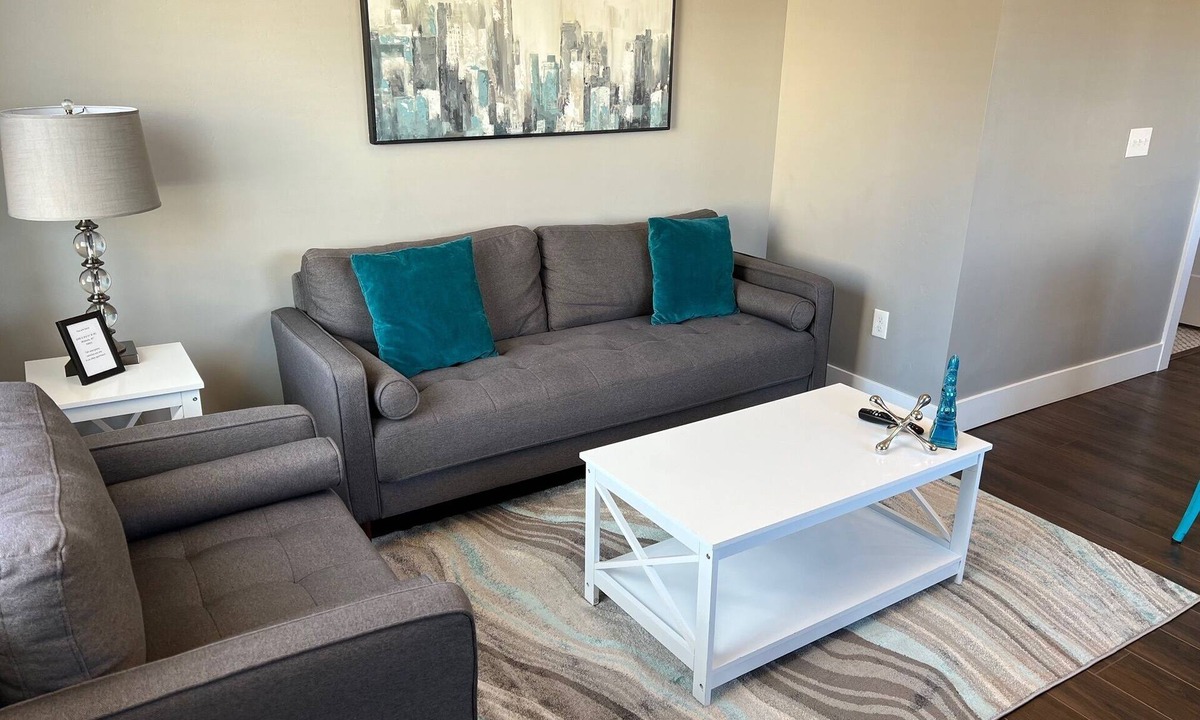 Riverfront Apartment | Lovely Modern Space - Teal