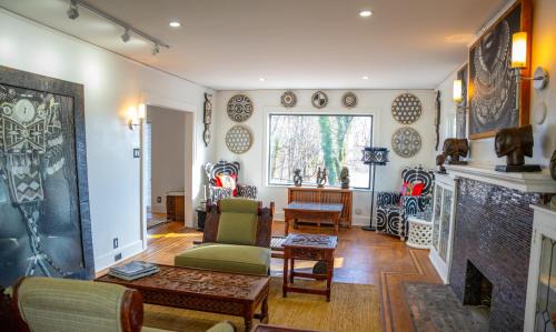 North Side Bed & Breakfast | Luangisa African House