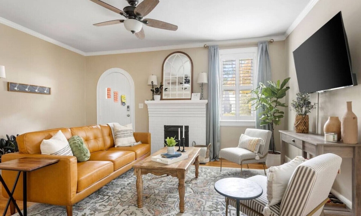 Earlewood House | Lush 4BR on Lincoln | Mins to USC | Sleeps 7