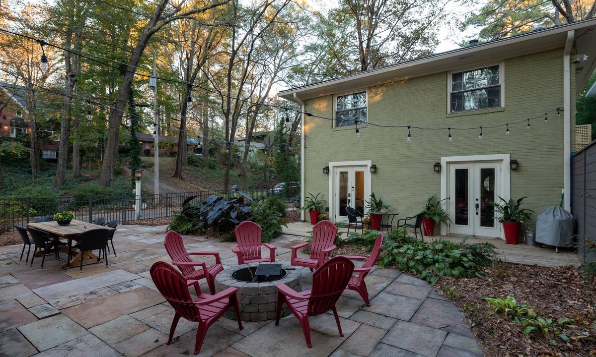 Piedmont Heights House | Lux 3BR 2BA Family Friendly Midtown Bungalow with Firepit - Walk to Beltline!