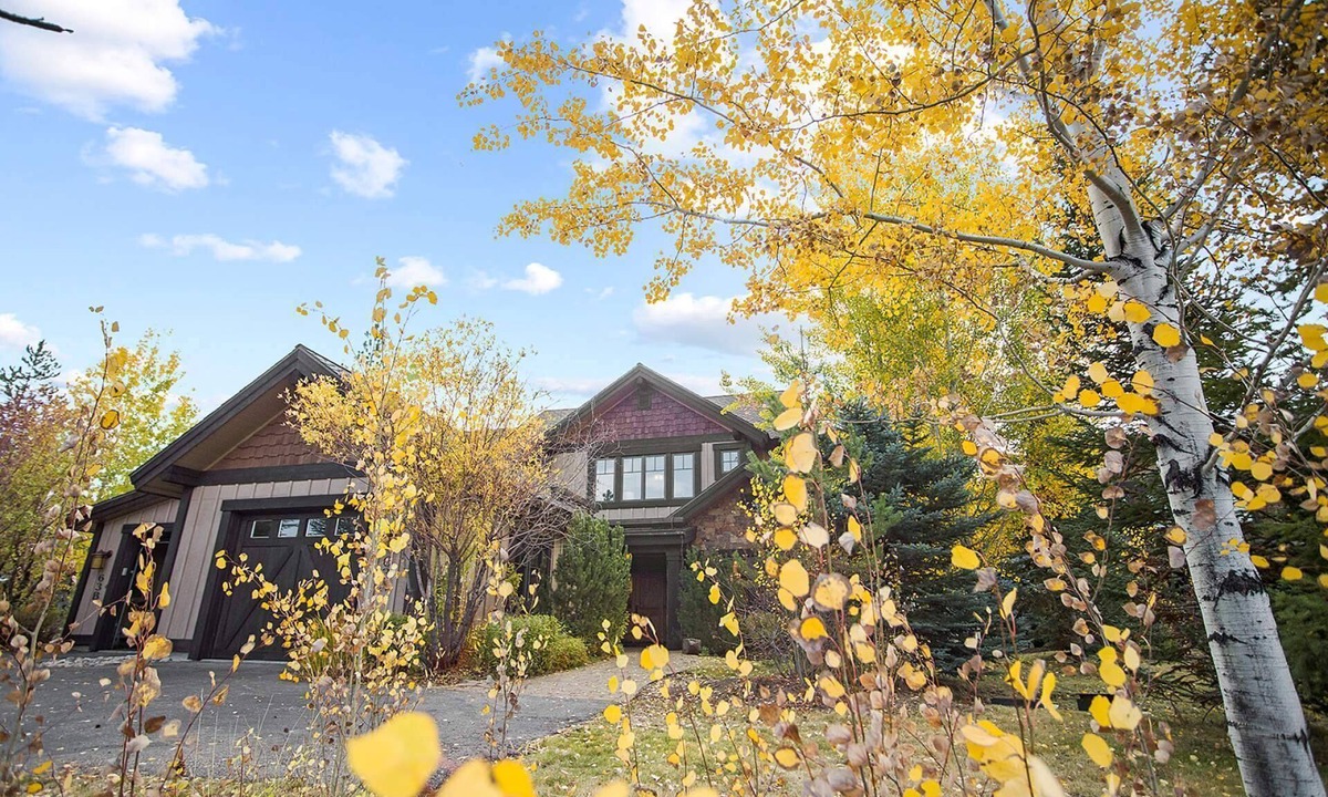 McCall House | Lux 4 Season Spacious Retreat! River Lodge w/HotTub, Sauna, & Gym! High End Furnishings Throughout!