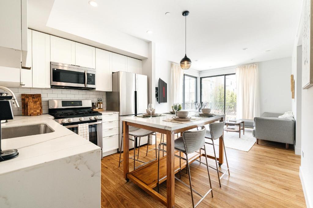 Wilshire Center Apartment | Lux Hotel Style 2 bedroom K Town with parking and GYM