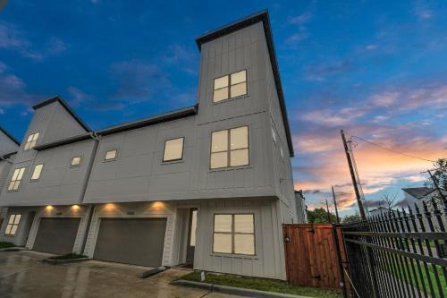 OST - South Union House | Lux Reverie Townhouse- Med Center- Downtown HTX