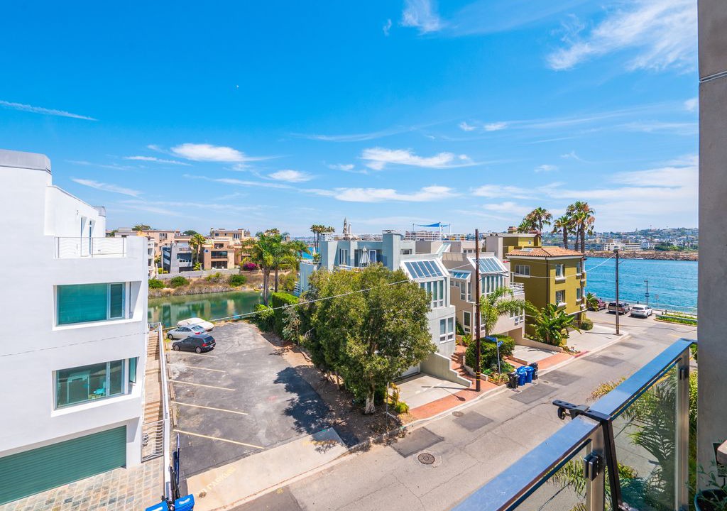 Marina Peninsula House | Lux Staycation by the Beach, Sand and Ocean Views