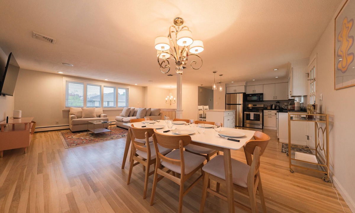 Revere House | LUXE 3BR Near Boston, Airport, and Beach!